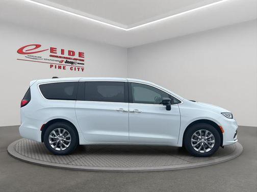 Bright White Clearcoat 2026 Chrysler Pacifica L