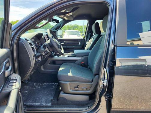 2025 RAM 3500 Big Horn Crew Cab 4x4 6'4' Box
