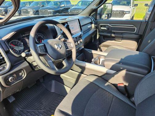 2025 RAM 3500 Big Horn Crew Cab 4x4 6'4' Box