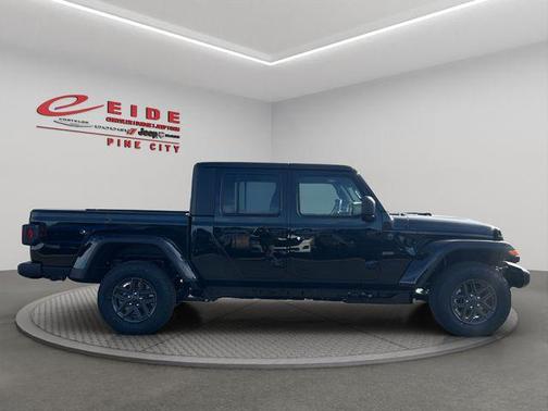 Black Clearcoat 2026 Jeep Gladiator Sport S