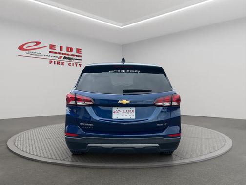 Blue Glow Metallic 2022 Chevrolet Equinox 1LT