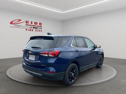 Blue Glow Metallic 2022 Chevrolet Equinox 1LT
