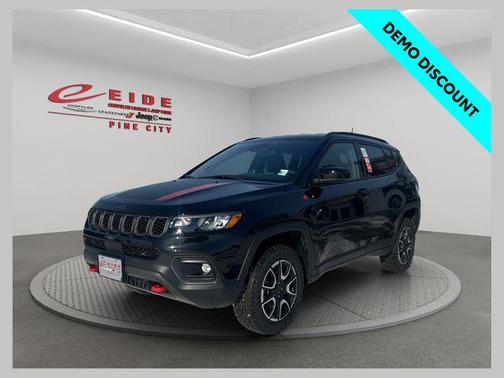 Diamond Black Crystal Pearlcoat 2026 Jeep Compass Trailhawk