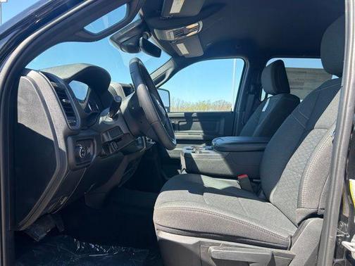 2025 RAM 3500 Tradesman Crew Cab 4x4 6'4' Box