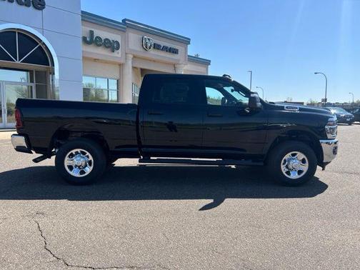 2025 RAM 3500 Tradesman Crew Cab 4x4 6'4' Box