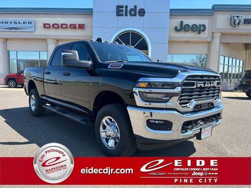 2025 RAM 3500 Tradesman Crew Cab 4x4 6'4' Box
