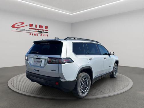 Silver Zynith Clearcoat 2026 Jeep Cherokee Laredo 4x4