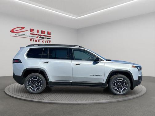 Silver Zynith Clearcoat 2026 Jeep Cherokee Laredo 4x4