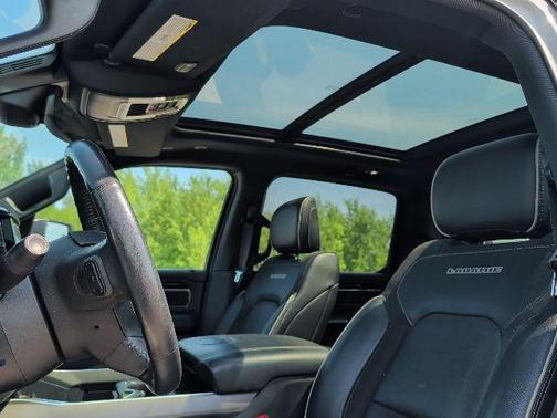 Bright White Clearcoat 2022 RAM 1500 Laramie