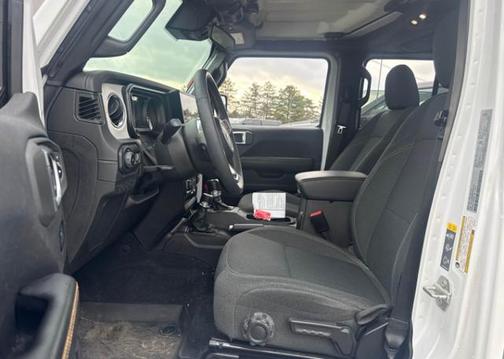 2024 Jeep Wrangler 4-Door Sahara 4x4