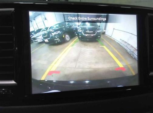 Brilliant Black Crystal Pearlcoat 2023 Chrysler Pacifica Touring L