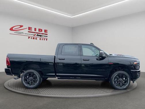 Diamond Black Crystal Pearlcoat 2026 RAM 3500 Laramie Crew Cab 4x4 6'4' Box
