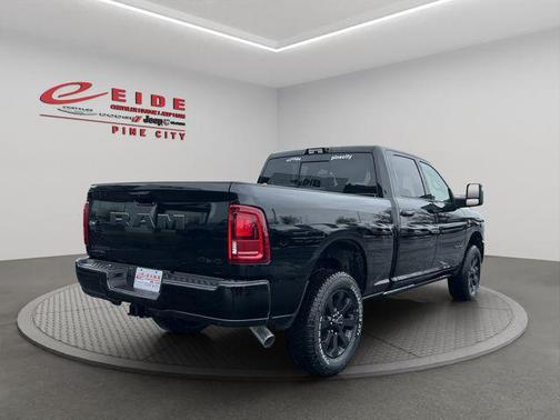 Diamond Black Crystal Pearlcoat 2026 RAM 3500 Laramie Crew Cab 4x4 6'4' Box