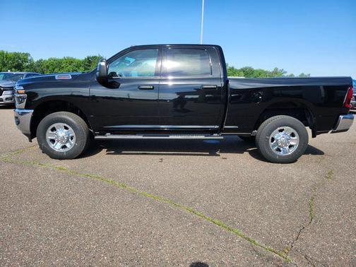2025 RAM 3500 Tradesman Crew Cab 4x4 6'4' Box