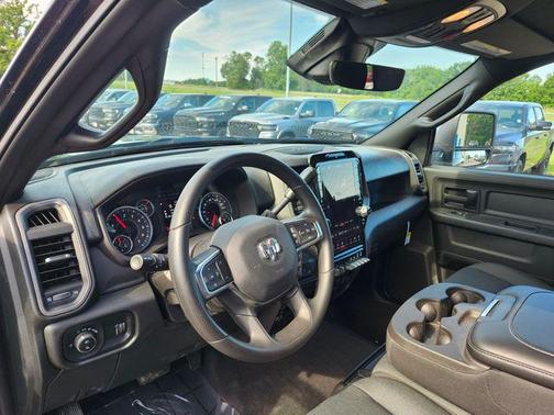 2025 RAM 3500 Tradesman Crew Cab 4x4 6'4' Box