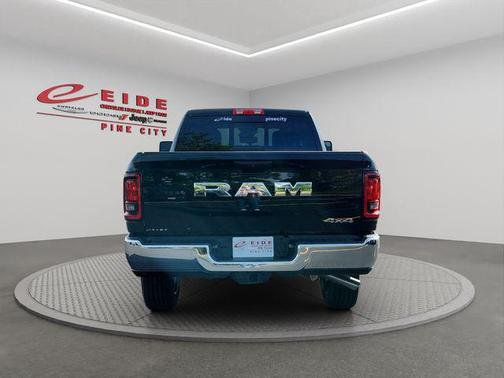 2025 RAM 3500 Tradesman Crew Cab 4x4 6'4' Box