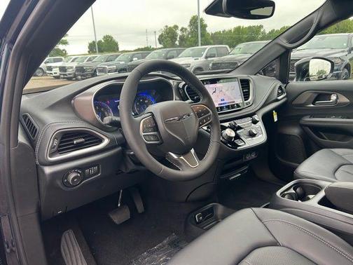2025 Chrysler Pacifica L