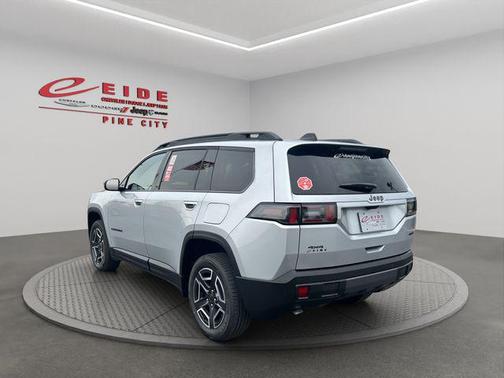Silver Zynith Clearcoat 2026 Jeep Cherokee Limited