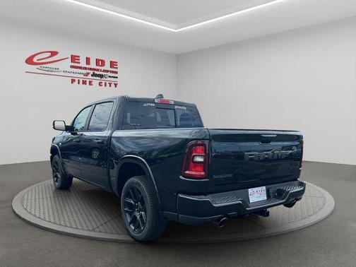 Diamond Black Crystal Pearlcoat 2026 RAM 1500 Laramie