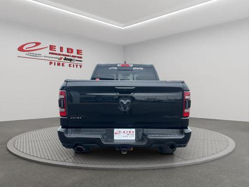 Diamond Black Crystal Pearlcoat 2022 RAM 1500 Sport