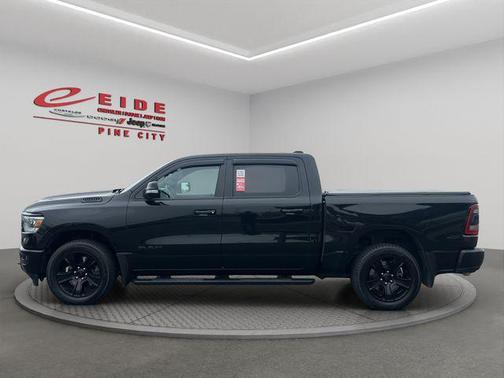 Diamond Black Crystal Pearlcoat 2022 RAM 1500 Sport