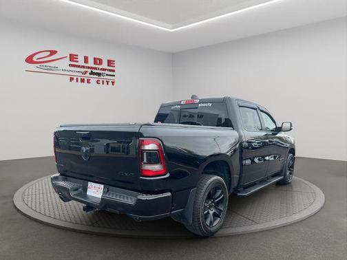 Diamond Black Crystal Pearlcoat 2022 RAM 1500 Sport