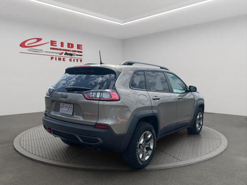 Light Brownstone Pearlcoat 2019 Jeep Cherokee Trailhawk
