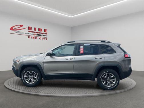 Light Brownstone Pearlcoat 2019 Jeep Cherokee Trailhawk