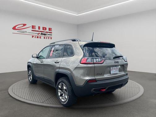 Light Brownstone Pearlcoat 2019 Jeep Cherokee Trailhawk