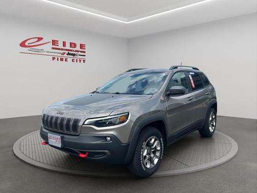 Light Brownstone Pearlcoat 2019 Jeep Cherokee Trailhawk