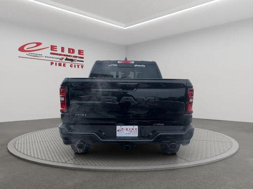 Diamond Black Crystal Pearlcoat 2026 RAM 1500 Big Horn/Lone Star