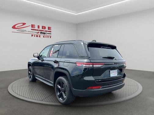 Diamond Black Crystal Pearlcoat 2024 Jeep Grand Cherokee Limited