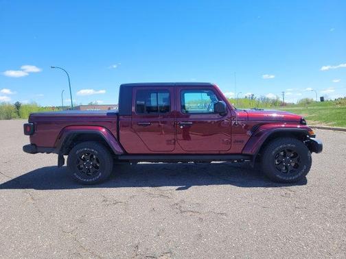 Snazzberry Pearlcoat 2022 Jeep Gladiator Willys 4x4
