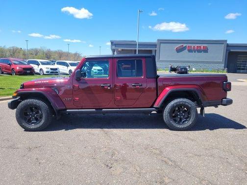 Snazzberry Pearlcoat 2022 Jeep Gladiator Willys 4x4