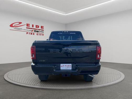 Diamond Black Crystal Pearlcoat 2026 RAM 2500 Laramie Crew Cab 4x4 6'4' Box