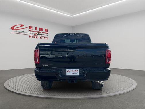 Diamond Black Crystal Pearlcoat 2026 RAM 2500 Laramie Crew Cab 4x4 6'4' Box