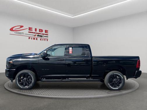 Diamond Black Crystal Pearlcoat 2026 RAM 2500 Laramie Crew Cab 4x4 6'4' Box