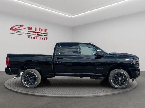 Diamond Black Crystal Pearlcoat 2026 RAM 2500 Laramie Crew Cab 4x4 6'4' Box