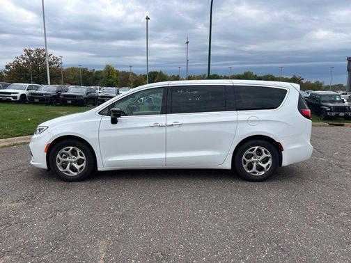 Bright White Clearcoat 2024 Chrysler Pacifica Limited