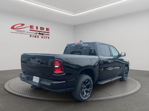 Diamond Black Crystal Pearlcoat 2026 RAM 1500 Express