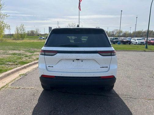 Bright White Clearcoat 2024 Jeep Grand Cherokee Limited