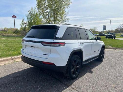 Bright White Clearcoat 2024 Jeep Grand Cherokee Limited