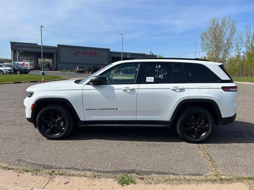 Bright White Clearcoat 2024 Jeep Grand Cherokee Limited