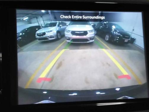 Brilliant Black Crystal Pearlcoat 2023 Chrysler Pacifica Touring L