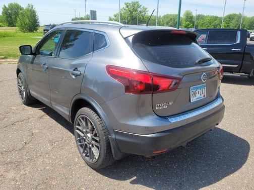 Gun Metallic 2017 Nissan Rogue Sport SL