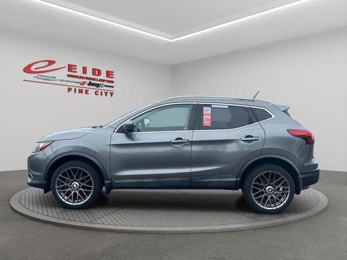 Gun Metallic 2017 Nissan Rogue Sport SL