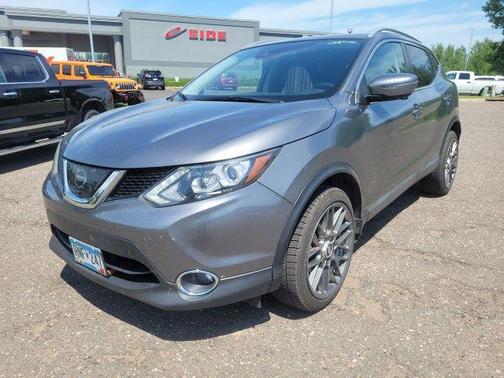 Gun Metallic 2017 Nissan Rogue Sport SL