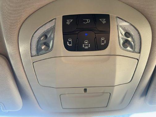Brilliant Black Crystal Pearlcoat 2022 Chrysler Pacifica Touring L