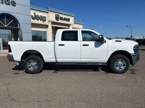 2025 RAM 3500 Tradesman Crew Cab 4x4 6'4' Box
