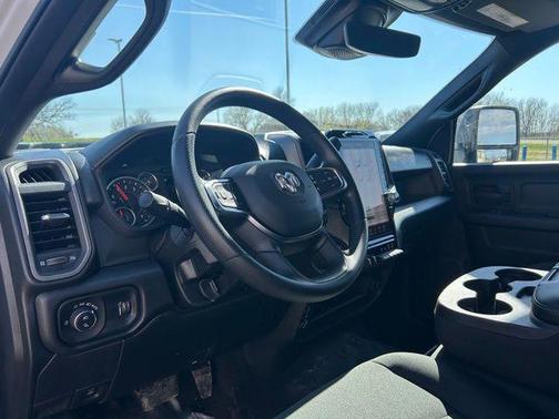 2025 RAM 3500 Tradesman Crew Cab 4x4 6'4' Box
